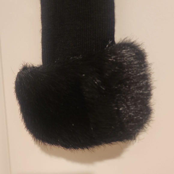 Donna Morgan Womans Black 100% Merino Wool Cardigan with Faux Fur Sleeve/Collar - Picture 4 of 9